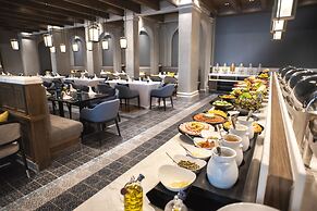 Ramada Plaza by Wyndham Chao Fah