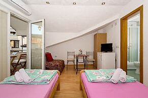 Bogdanovski Studios & Guest Rooms