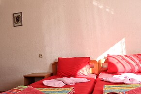 Bogdanovski Studios & Guest Rooms