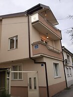 Bogdanovski Studios & Guest Rooms