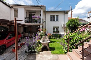 Bogdanovski Studios & Guest Rooms