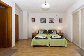 Bogdanovski Studios & Guest Rooms