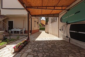Bogdanovski Studios & Guest Rooms