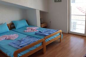 Bogdanovski Studios & Guest Rooms