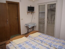 Bogdanovski Studios & Guest Rooms