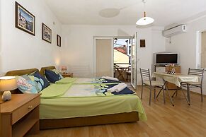Bogdanovski Studios & Guest Rooms
