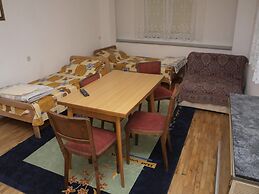 Bogdanovski Studios & Guest Rooms