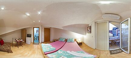Bogdanovski Studios & Guest Rooms