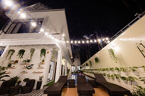 Avon Hotel