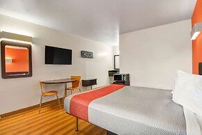 Motel 6 Moultrie, GA