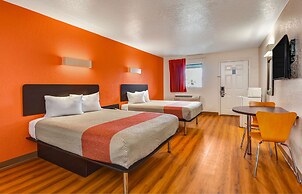 Motel 6 Moultrie, GA