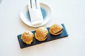 Blaauwberg Beach Hotel