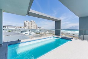 Blaauwberg Beach Hotel