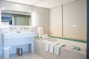 Blaauwberg Beach Hotel