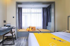 Wing Hotel Guilin - Central Square