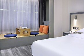 Wing Hotel Guilin - Central Square