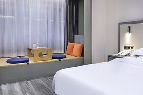 Wing Hotel Guilin - Central Square