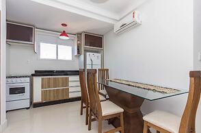 Madeira Aptos na Praia de Bombas