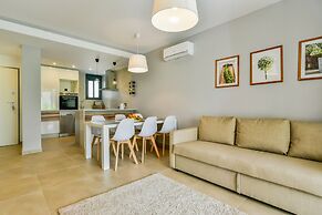 Oasis Beach IX - Amelie