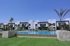 Oasis Beach IX - Amelie