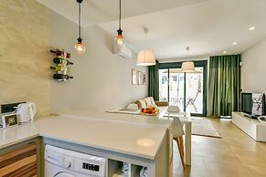 Oasis Beach IX - Amelie