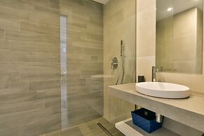 Oasis Beach IX - Christina