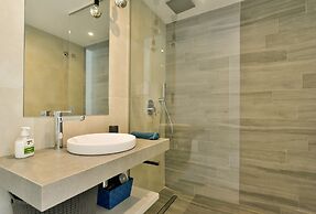 Oasis Beach IX - Christina