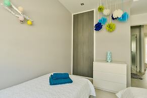 Oasis Beach IX - Christina