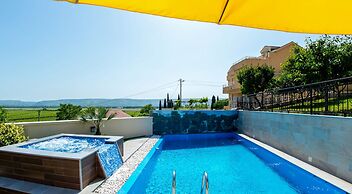 Luxury villa Imperial - with the vineyard views