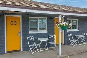 Minecart Motor Lodge