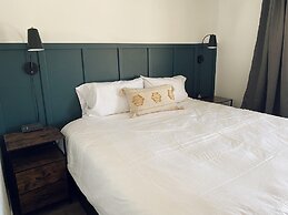 Minecart Motor Lodge