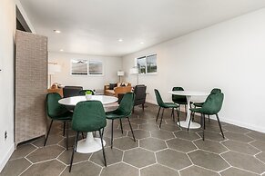 Minecart Motor Lodge