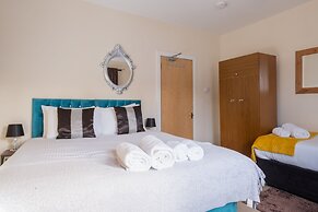 Novelty Suites - Roslin Street