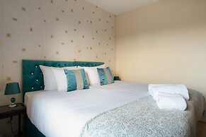 Novelty Suites - Roslin Street