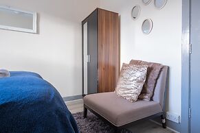 Novelty Suites - Powis Circle