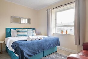 Novelty Suites - Powis Circle