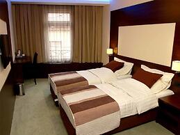 Golden Star Hotel