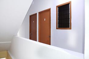 OYO 176 Near Cideng Virgo Residence