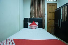 OYO 176 Near Cideng Virgo Residence