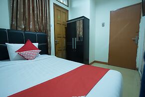 OYO 176 Near Cideng Virgo Residence