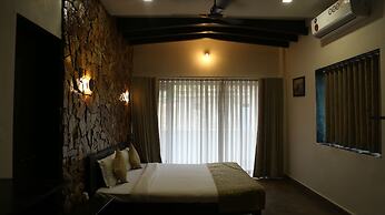 Gir Lions Paw Resort With Swimming Pool