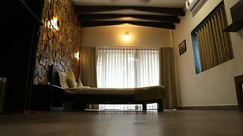 Gir Lions Paw Resort With Swimming Pool