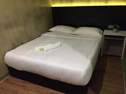 Monaco Boutique Hotel Kampung Air