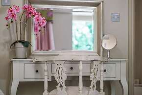 Great Ashley Farm B&B and Shepherds Huts