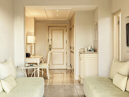 Aphrodite Hills Hotel