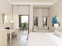 Aphrodite Hills Hotel