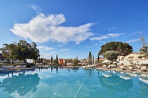 Aphrodite Hills Hotel