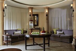 Aphrodite Hills Hotel