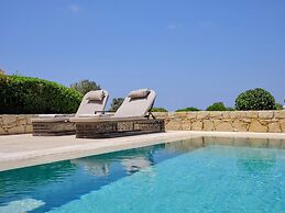 Aphrodite Hills Hotel