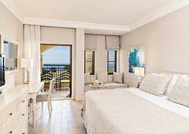Aphrodite Hills Hotel